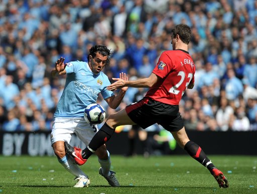  曼城铁卫头槌制胜，连续十场零封创英超新纪录  