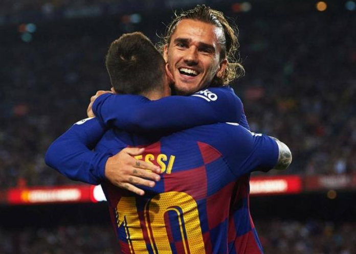  阿雅克肖团队配合流畅，短传渗透打出精彩攻势